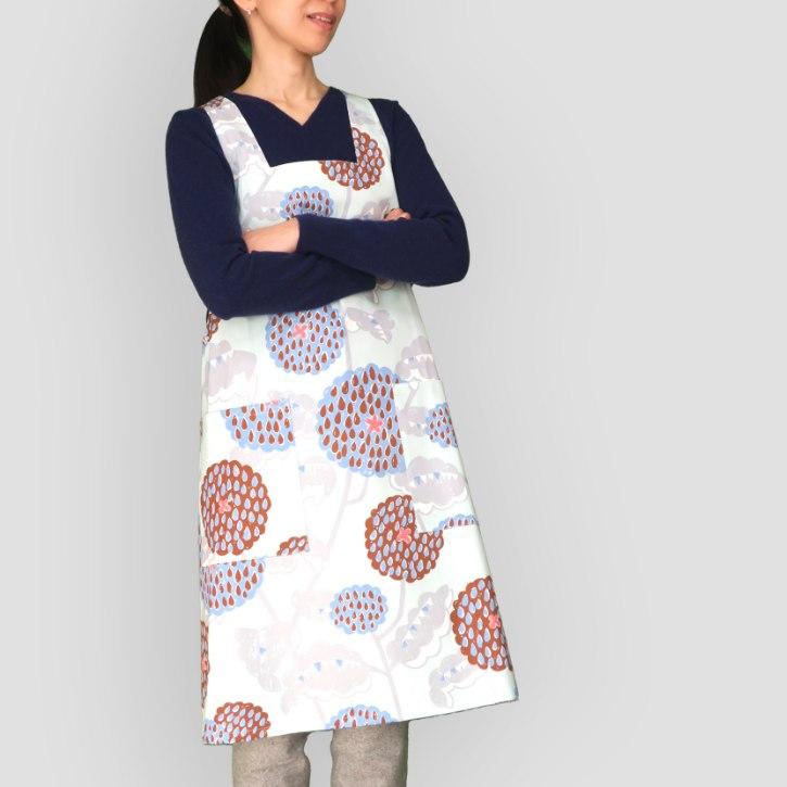 バッククロスエプロン しずく花 ブルー かぶり : isso ecco Yahoo!店