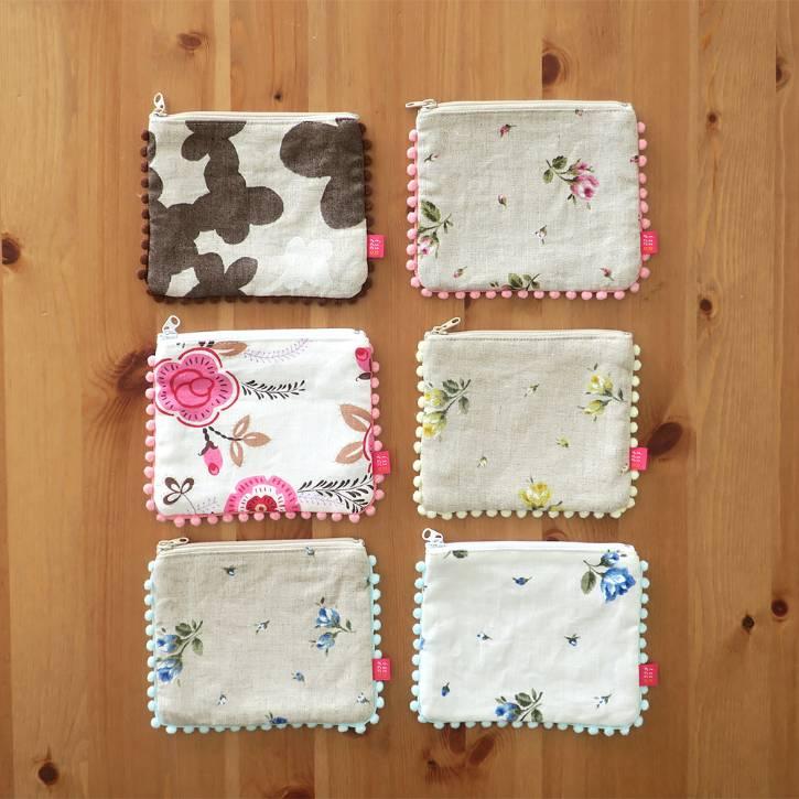 ⭐︎大人気　ぷっくりポーチ　(コメント無しで購入可能です。) 新品・未開封】チロルチョコ ぷっくりスクエア シリコンポーチ