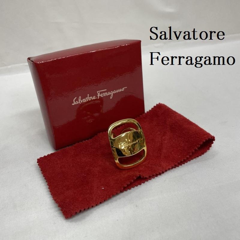 Salvatore Ferragamo サルヴァトーレフェラガモ スカーフ、ポケット