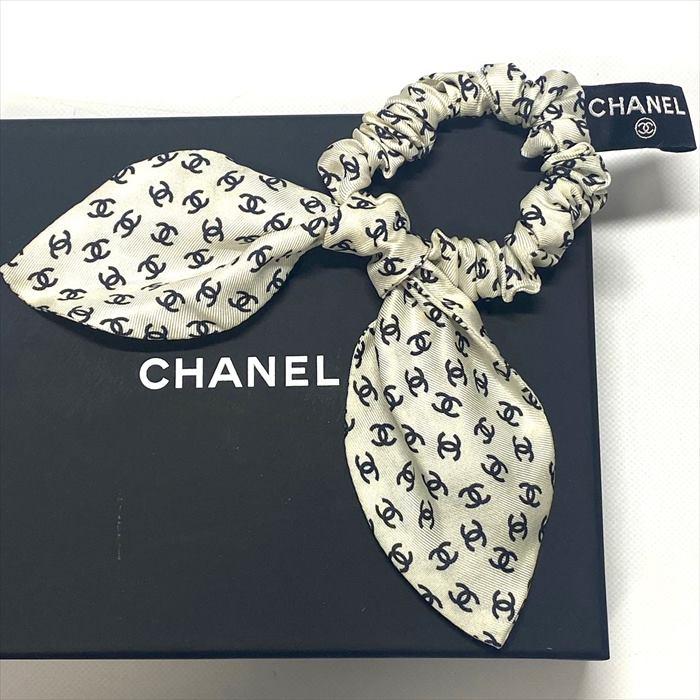 CHANEL 【中古・美品】 シャネル リボンシュシュ ホワイト ココマーク  