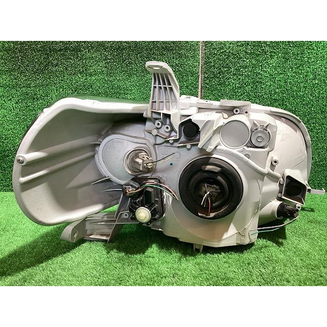 美品 ポルテ　NNP11　NHP1　前期　ヘッドライト　左右 トヨタ ポルテ (NNP11) ヘッドライト HID バラスト レべ コイト 52-129