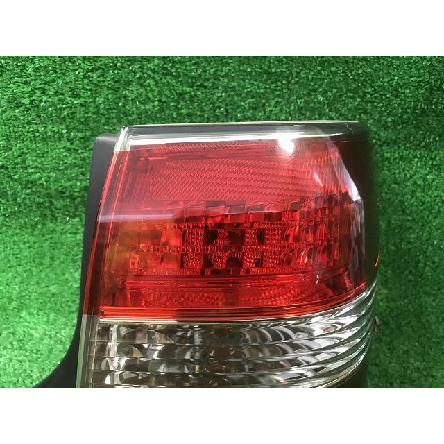 トヨタ（TOYOTA） JCG15 ブレビス テールランプ右 Rフォグ付 コイト51