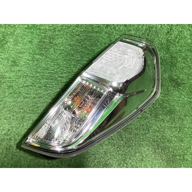 B21A　日産　デイズルークス　テールランプ 日産（NISSAN） B21A デイズルークス テールランプ テールライト右