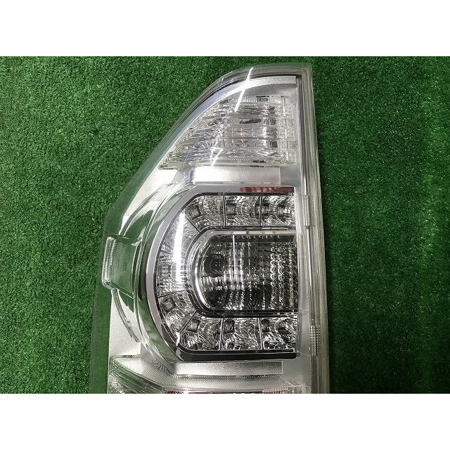 ヴォクシー ZRR75W ヴォクシー純正 後期 ZS煌き LEDテールランプ