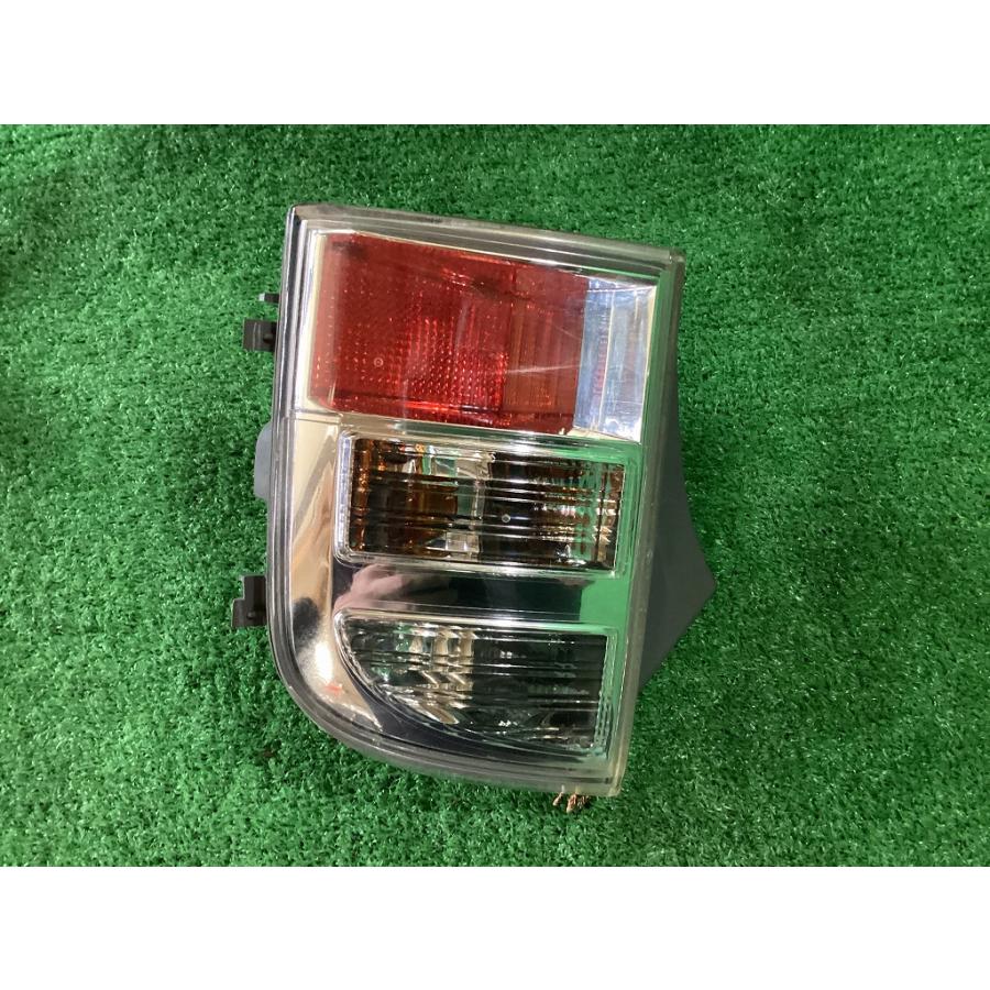 ZGM15W アイシス 純正テールランプ左 上下セット 44-70 44-64 a-3731 