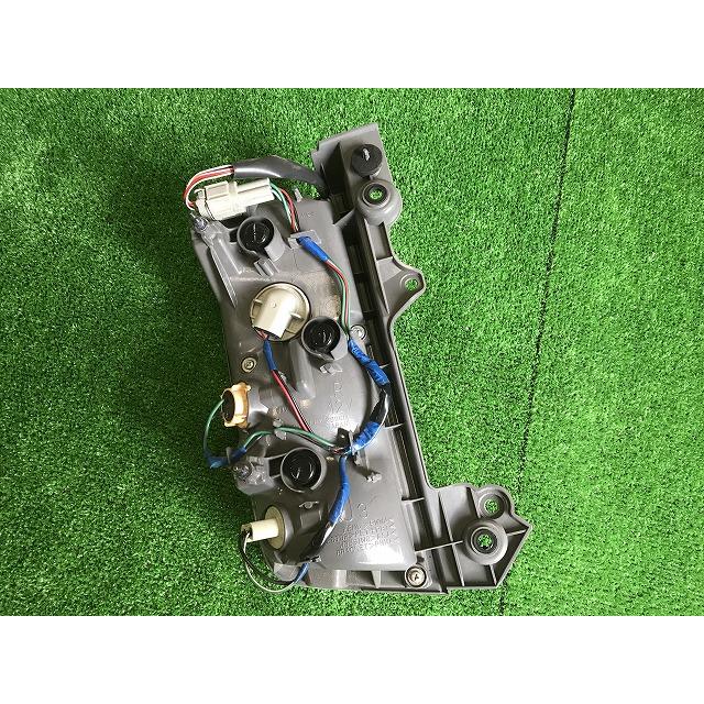 エルグランド TNE52 下側 右テールランプ テールライト P8960 a-398