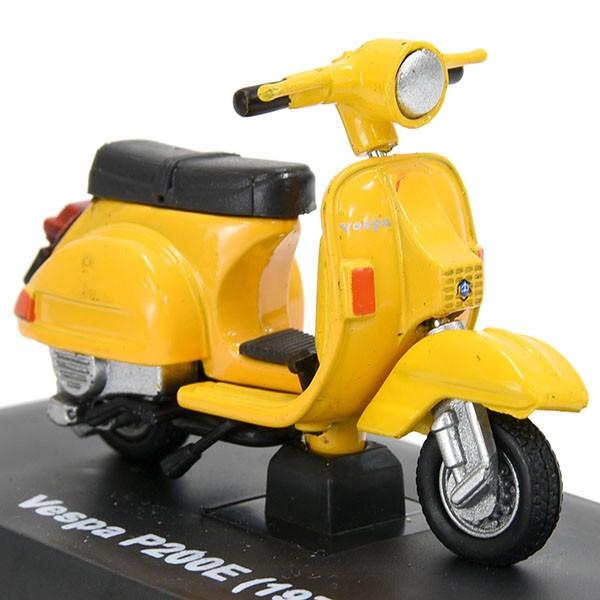 ベスパ 1/32 P200E 1978年ミニチュアモデル 18648 : イタリア自動車