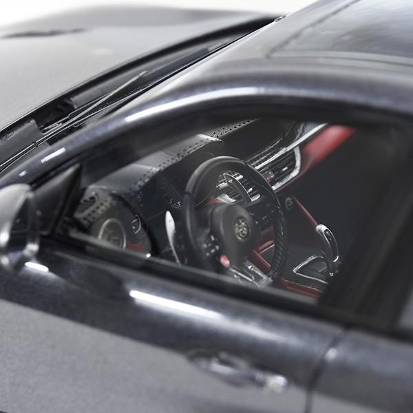 1/18スケール ミニカー アルファロメオ 2台セット 1/18スケール