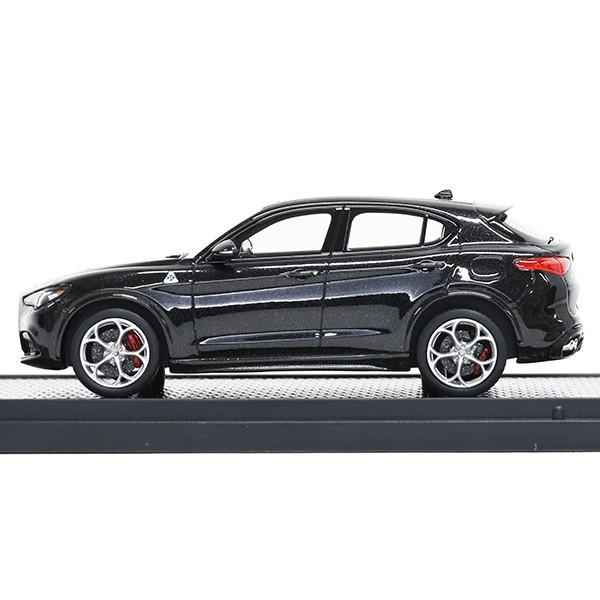 アルファロメオ（ALFA ROMEO） 1/43 Stelvio QUADRIFOGLIOミニチュア