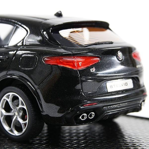 アルファロメオ（ALFA ROMEO） 1/43 Stelvio QUADRIFOGLIOミニチュア