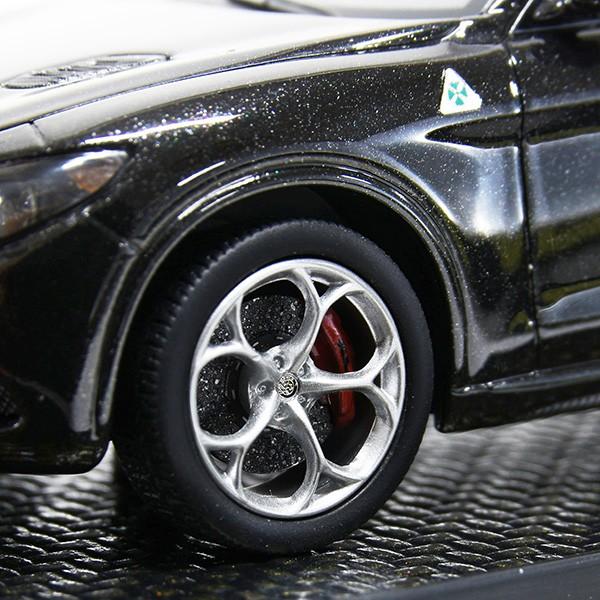アルファロメオ（ALFA ROMEO） 1/43 Stelvio QUADRIFOGLIOミニチュア