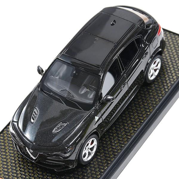 アルファロメオ（ALFA ROMEO） 1/43 Stelvio QUADRIFOGLIOミニチュア