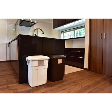 トラッシュカン 30L LFS-934 ゴミ箱 ダストボックス ダストBOX 日本製 ダウンロック式フタ 屋内外兼用 選べる2色 おしゃれ ブラウン ホワイト | 東谷 | 05