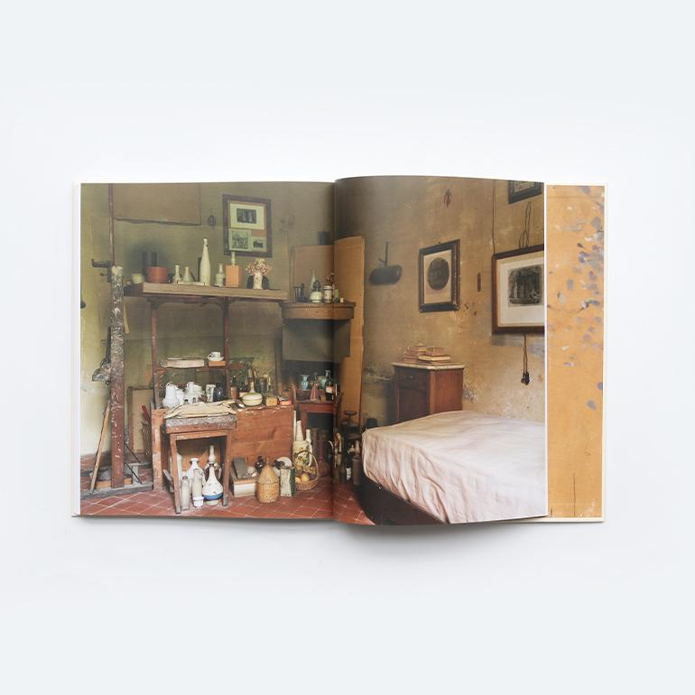 MORANDI'S OBJECTS. THE COMPLETE ARCHIVE OF CASA MORANDI by Joel Meyerowitz_11