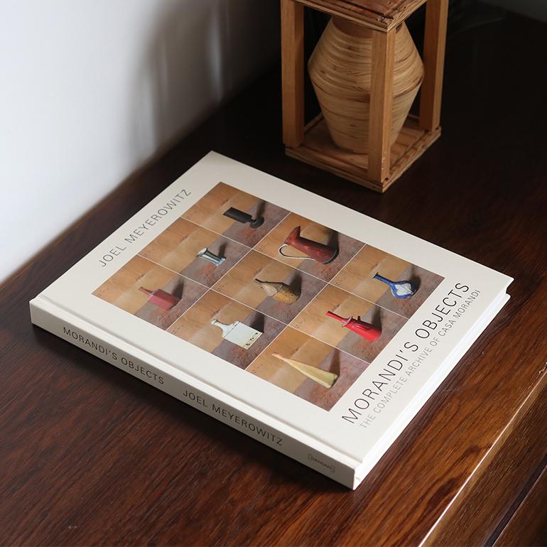 MORANDI'S OBJECTS. THE COMPLETE ARCHIVE OF CASA MORANDI by Joel Meyerowitz_12