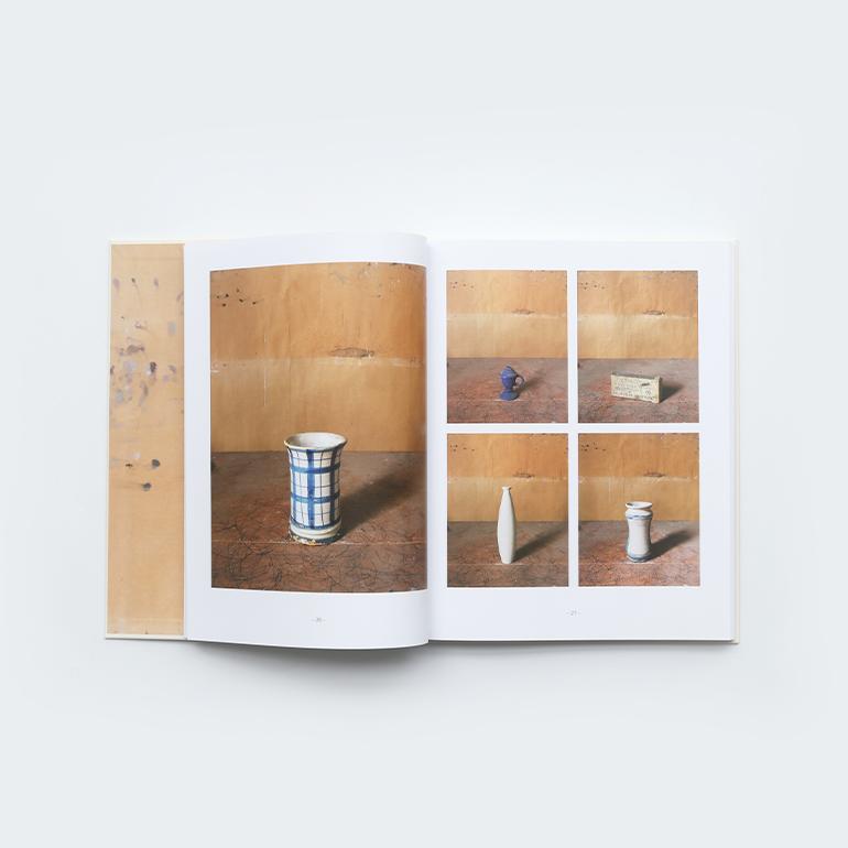 MORANDI'S OBJECTS. THE COMPLETE ARCHIVE OF CASA MORANDI by Joel Meyerowitz_8