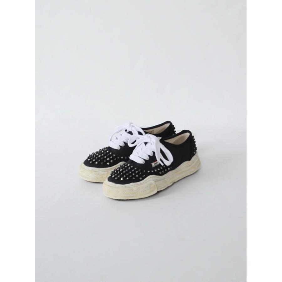 "BAKER" OG Sole Studded Canvas Low-top Sneaker (BLACK)