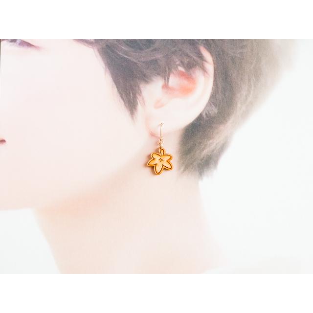 ゆれる秋の葉っぱのプチピアス・イヤリング いちょう かえで もみじ 