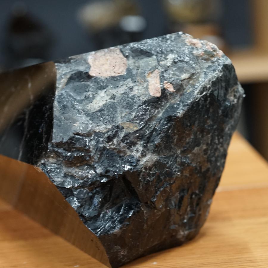 黒水晶 （モリオン） 巨大六角柱（アクリル台座付き）No.1 高さ約35cm