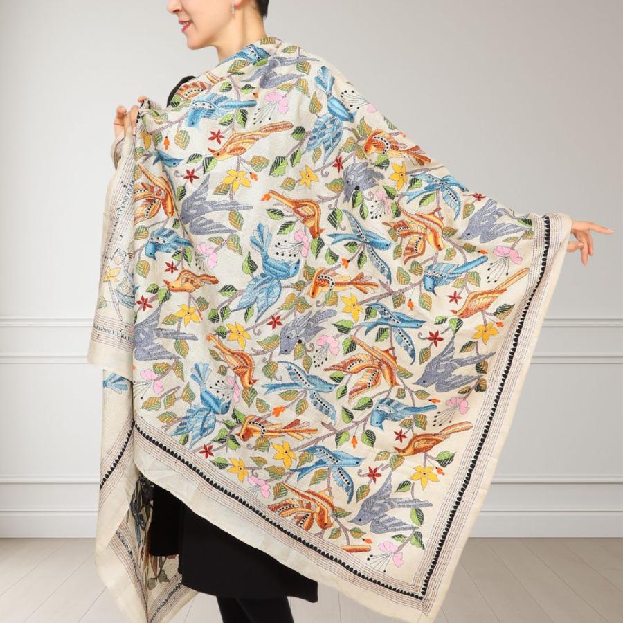 InDream カンタ 刺繍 ストール約108×235cm インド 刺し子 インテリア マフラー ホワイト ナチュラル 母の日 ギフト おしゃれ 誕生日 プレゼント 40代 50代 60代の画像