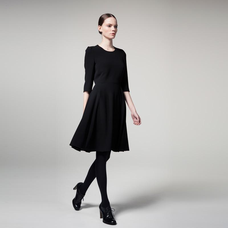 BLACK FORMAL（ブラックフォーマル　喪服）Uネックのフレアワンピースの画像