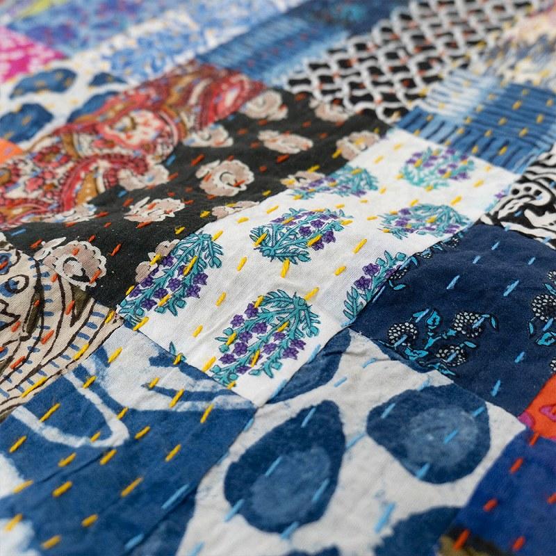 SALE⏬襤褸❹縞模様　全面刺子　敷物　カバー　パッチワーク 刺し子ブックカバー 網代模様/グレージュ/文庫本サイズ 布 パッチ