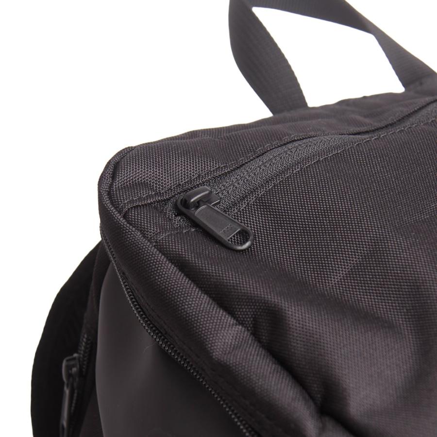 【NewBalance】グラデーションロゴ撥水ボックスリュック 32L AC9667Mの画像
