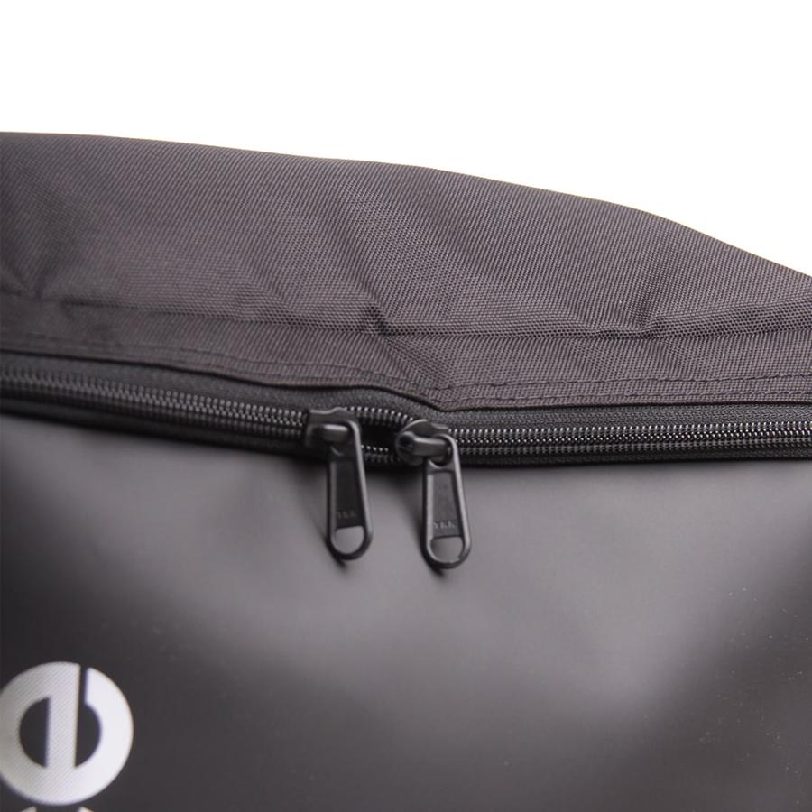 【NewBalance】グラデーションロゴ撥水ボックスリュック 32L AC9667Mの画像
