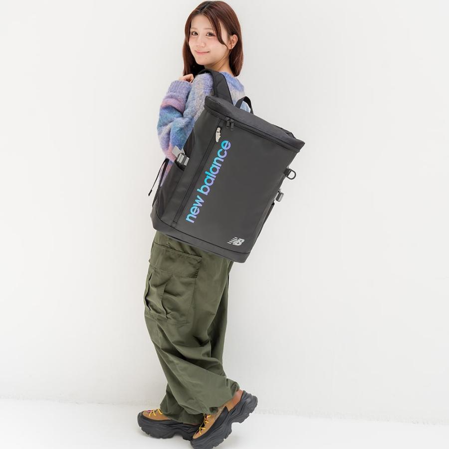 【NewBalance】グラデーションロゴ撥水ボックスリュック 32L AC9667Mの画像