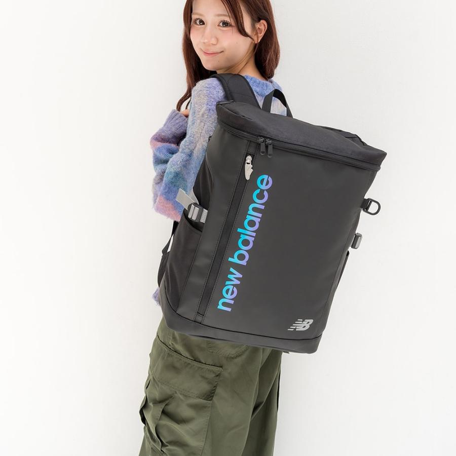 【NewBalance】グラデーションロゴ撥水ボックスリュック 32L AC9667Mの画像