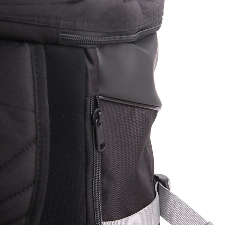 【NewBalance】グラデーションロゴ撥水ボックスリュック 32L AC9667Mの画像
