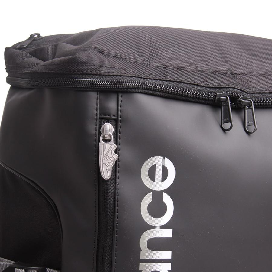 【NewBalance】グラデーションロゴ撥水ボックスリュック 32L AC9667Mの画像