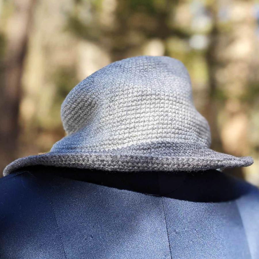 贅沢なカシミヤ100％の手編みニット帽子【頭周り約56cm】 グレー色。｜itempost｜04