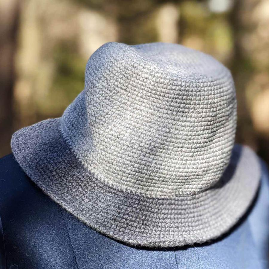 贅沢なカシミヤ100％の手編みニット帽子【頭周り約56cm】 グレー色。｜itempost｜05