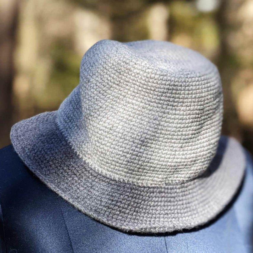 贅沢なカシミヤ100％の手編みニット帽子【頭周り約56cm】 グレー色。｜itempost｜08