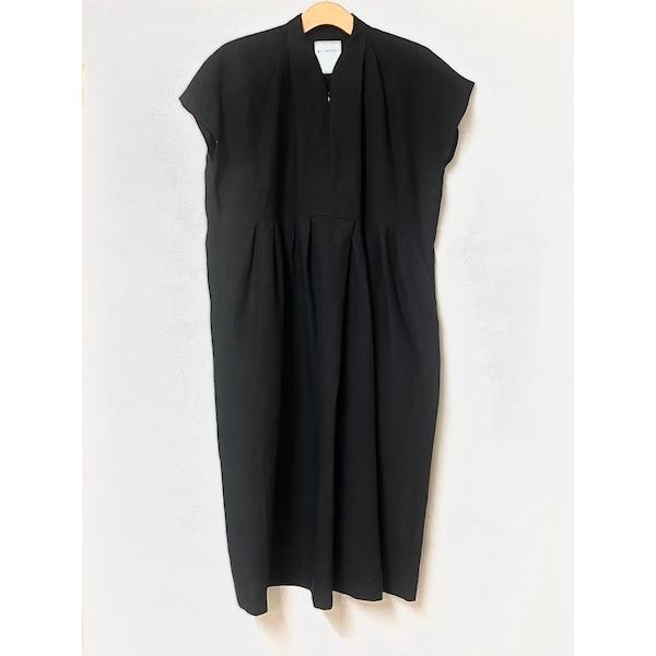 SI-HIRAI/スーヒライ　　 NO COLLAR DRESS　・　CHSS26-7003FL［送料無料］