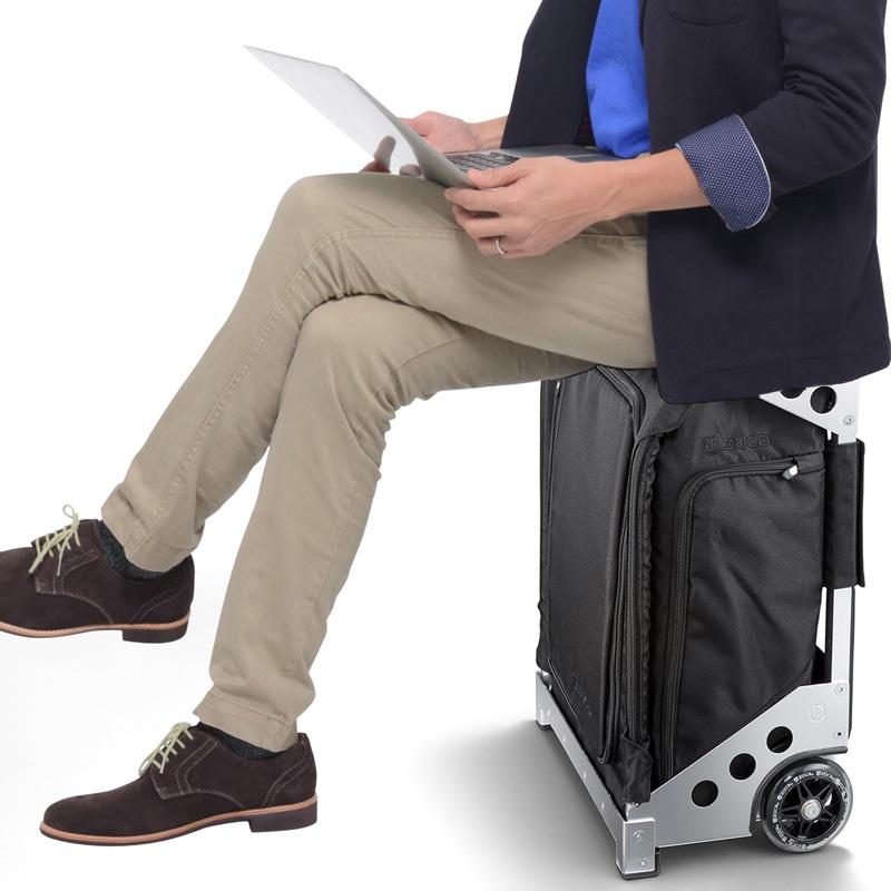 座れるキャリーバッグ ZUCA NAVIGATOR Black/Black （ズーカ） 機内