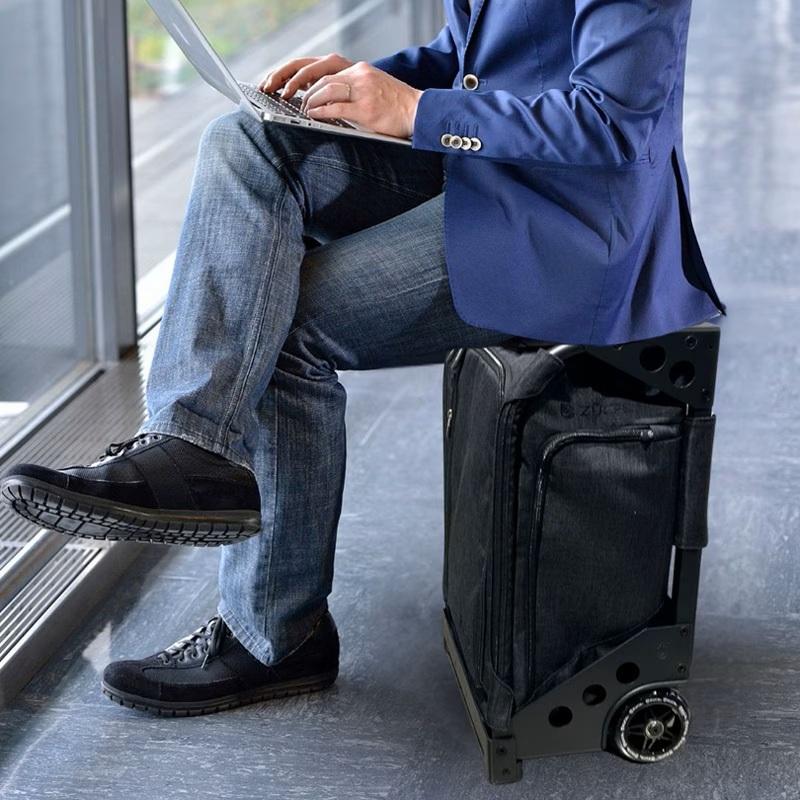 座れるキャリーバッグ ZUCA NAVIGATOR Black/Black （ズーカ） 機内