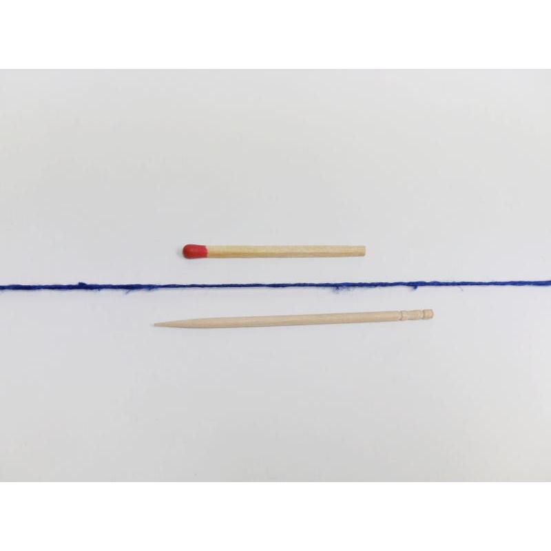 ベトナム手紡糸（紺）　手紡ぎの糸ならではの不規則な変化を楽しめる個性的な絹糸です。おもしろい糸をお探しの方はぜひ一度お試しください！｜ito-kinshou｜02