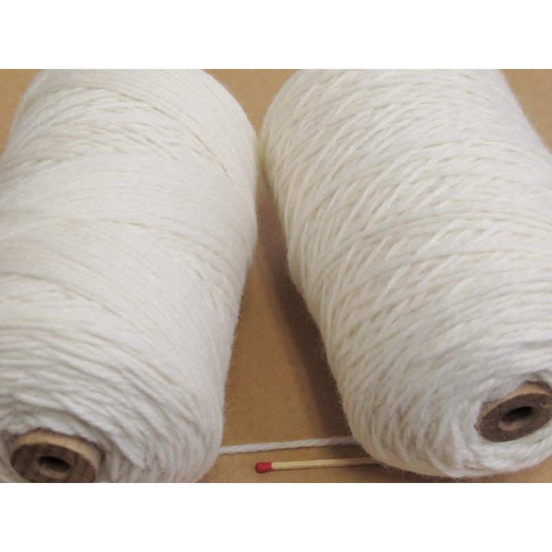 ウール並太（オフホワイト・巻き）　どんどん編めてじゃんじゃん織れる、扱いやすい太さのウールです♪｜ito-kinshou
