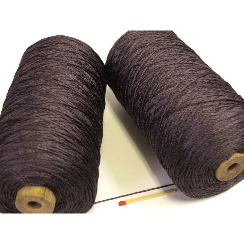 シルク1000（こげ茶）　軽くてやわらかいニットに最適な素材です。手織りの方にも手編みの方にもぜひお使い頂きたいオススメの糸です。