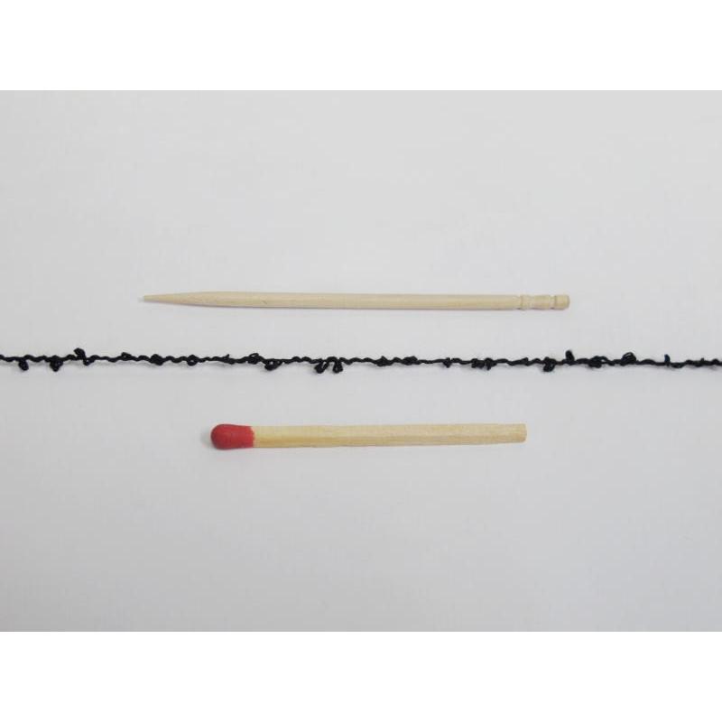 シルクループ（黒）　しなやかで高級感のある変化糸。小さくてかわいいループが印象的な絹糸です。｜ito-kinshou｜02