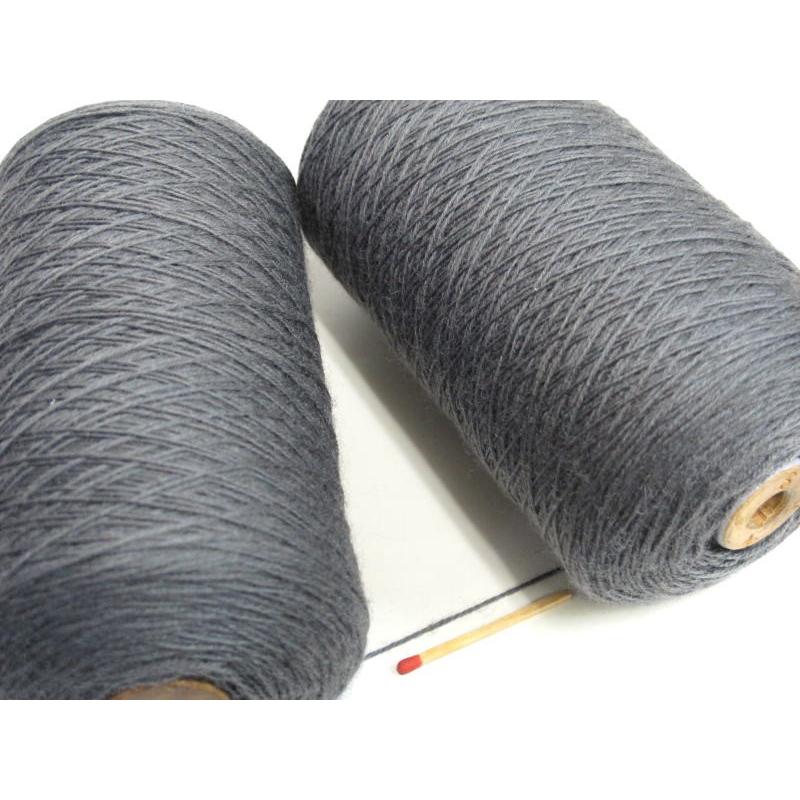 タスマニア（ミディアムグレー）　しっとりやわらかい上質の毛糸が全27色！オススメの人気商品です！｜ito-kinshou