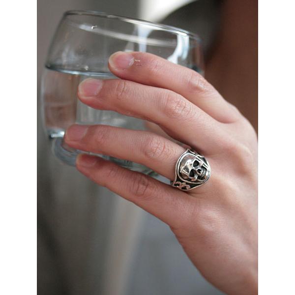Lee Downey リーダウニー Sculpted Skull Ring - Silver Lee Downey リーダウニー Sculpted Skull Ring - Silver
