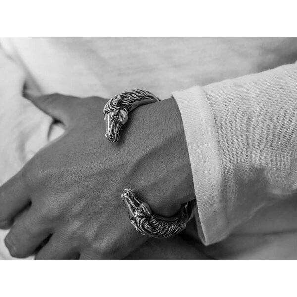 PEANUTS&CO. ピーナッツカンパニー Horse Twist Bangle ホース ツイスト バングル 正規品 ブレスレット カフ シルバー 馬 メンズ レディース : peanuts-028 : アクセサリー its 12 midnight - 通販 - Yahoo!ショッピング PEANUTS&CO. ピーナッツカンパニー Horse Twist Bangle ホース ツイスト バングル 正規品 ブレスレット カフ シルバー 馬 メンズ レディース : peanuts-028 : アクセサリー its 12 midnight - 通販 - Yahoo!ショッピング