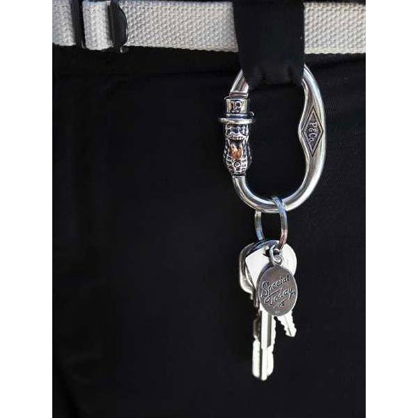 PEANUTS&CO. ピーナッツカンパニー Peanuts Carabiner (Silver) / ピーナッツ カラビナ (シルバー) キーホルダー キーリング シルクハット PEANUTS&CO. ピーナッツカンパニー Peanuts Carabiner (Silver) / ピーナッツ カラビナ (シルバー) キーホルダー キーリング シルクハット