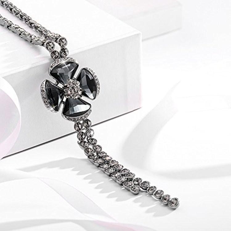 IUHA 【幸運を呼ぶ】 クローバー ロングネックレス SWAROVSKI