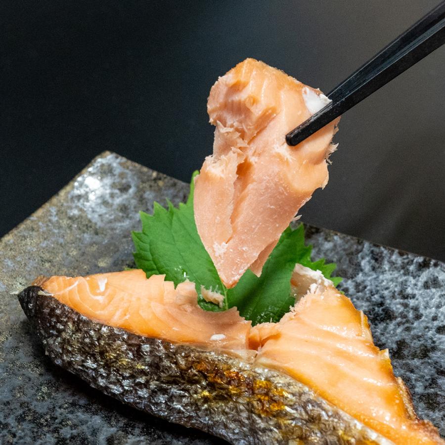 村上特産】塩引鮭 切身 / 4切×2パック : 岩船港鮮魚センター 村上特産】塩引鮭 切身 / 4切×2パック : 岩船港鮮魚センター