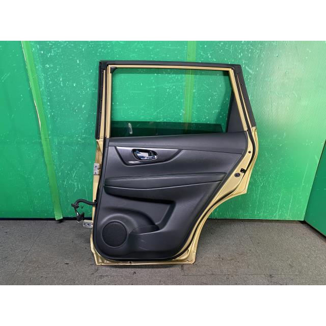 エクストレイル DBA-T32 右RドアASSY HAJ M2L3 H210M-4CAMA : 株式会社