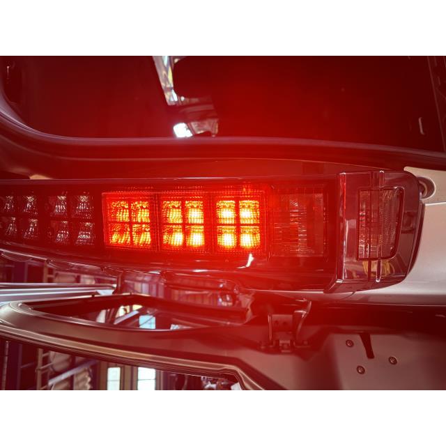 ヴォクシー DAA-ZWR80G 左テールランプ 1F7 28-232 81561-28640 : 株式 